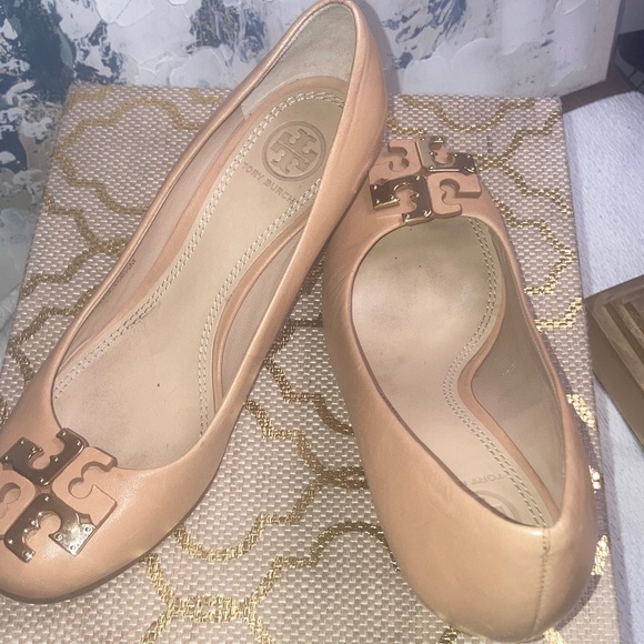 Authentic Tory Burch Lowell New Logo Wedge Pump with Stacked wooden heels - Picture 10 of 17